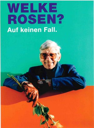 Postkartenmotiv in Grün/Orange: alter Gentleman mit orangefarbener Rose in der Hand mit Schrift "Welke Rosen? Auf keinen Fall."